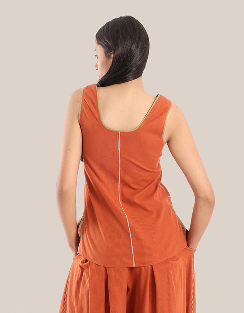 Sleeveless tank top with round front and back neckline